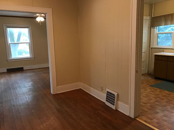 4th image of 130 S Maple Ave #132