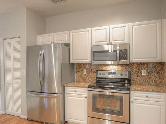 04-Kitchen-lg
