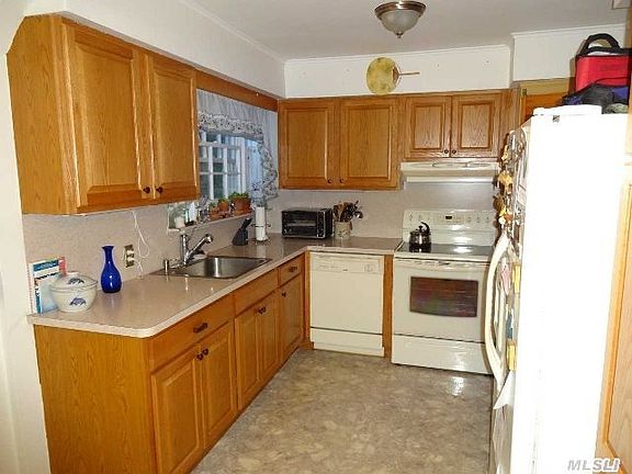 3rd image of 29 Snedecor Ave