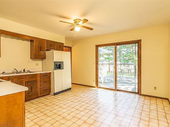 5th image of 9413 Wagonwheel Dr