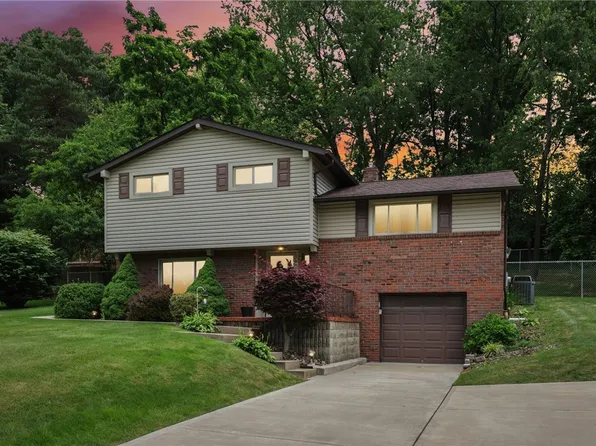439 Wyndhurst Dr, Coraopolis, PA 15108