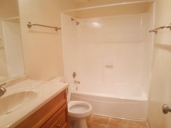 4th image of 900 Palm Ave APT 3R