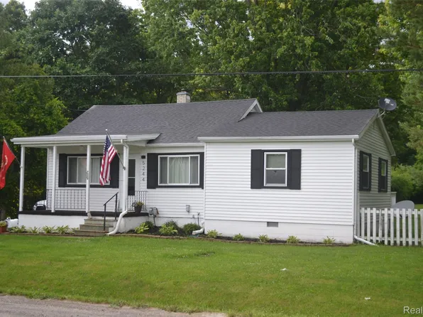 5244 Oleksyn Rd, Flint, MI 48504