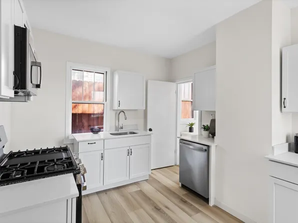 676 York Ave, Saint Paul, MN 55106