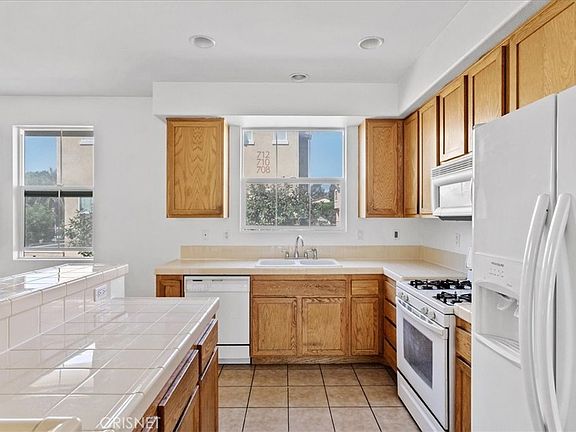 4th image of 716 Mariposa Cir