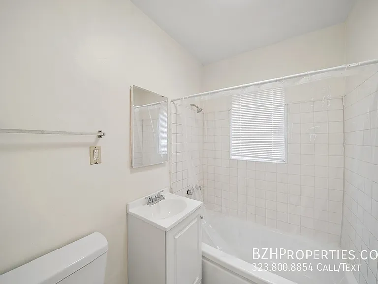8633 Denver Ave #5 — Photo 9