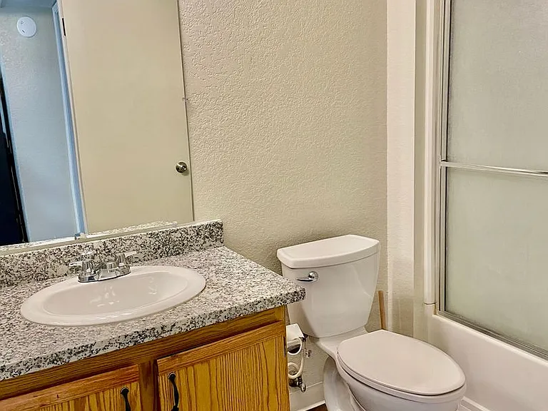 Hollister Apartment Complex — Photo 19