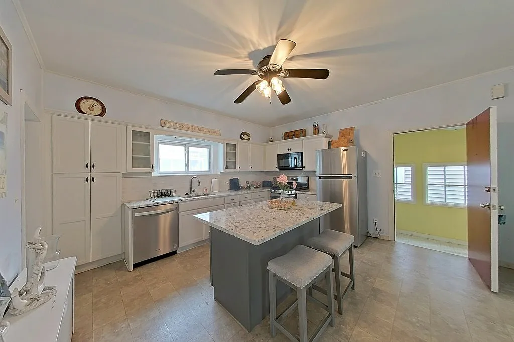 36 Dixon Street - 1 — Photo 3