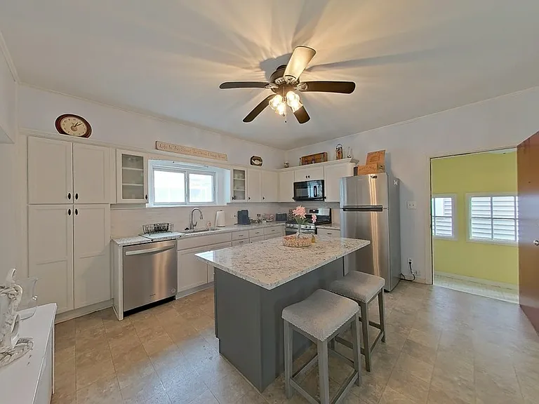 36 Dixon St — Photo 3