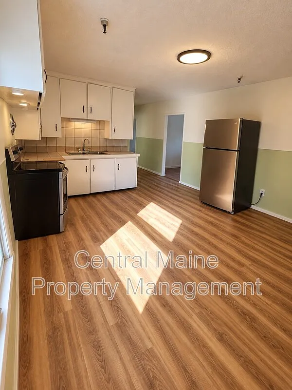 2 bed, 1.0 bath, $1,650 — Photo 2