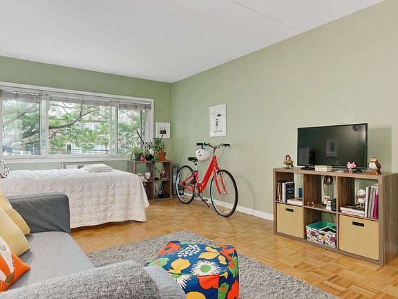 3rd image of 5616 N Kenmore Ave APT 3C
