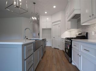 3232 Mangrove Rd, Edmond, OK 73034