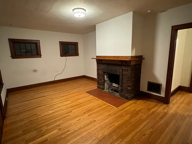 554-556 Whittier Ave #2 — Photo 6