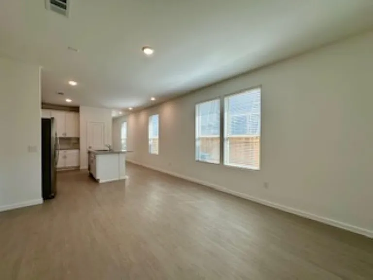 500 Kinglet Dr — Photo 5