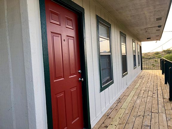 2nd image of 1409 N Bishop St #5