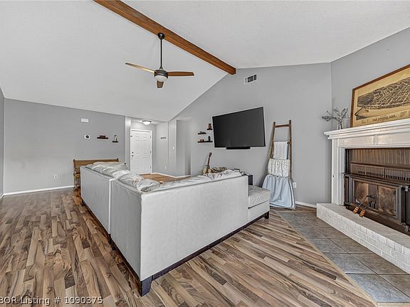 4th image of 310 Mitzi Ln