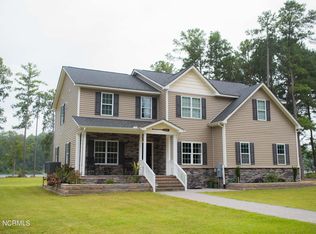 129 Lakeview Dr, Whispering Pines, NC 28327