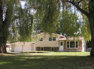 8872 Woodside Dr, Temperance, MI 48182