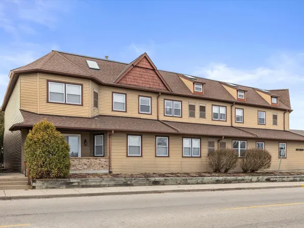 100 Main STREET #204, Pewaukee, WI 53072