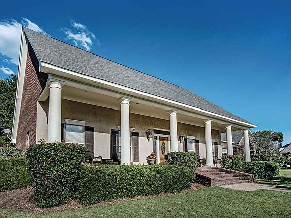 2nd image of 101 Woodlands Glen Cir