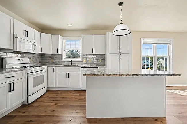 65 Meade Dr — Photo 10