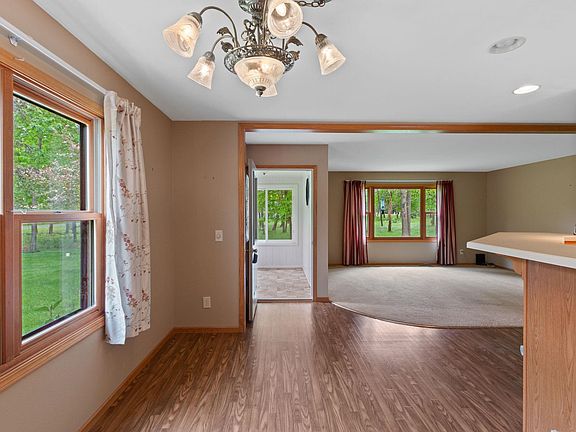 4th image of 317 York Ct