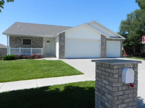 5633 Harding Dr, Lincoln, NE 68521