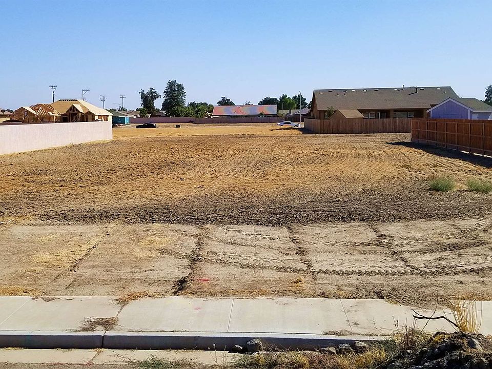 2nd image of 645 E San Miguel St