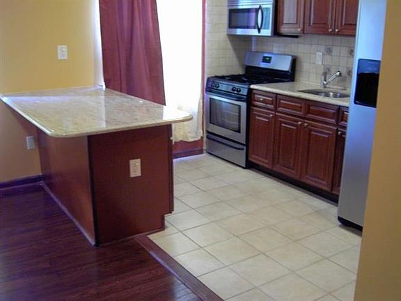 2nd image of 133 N Maple Ave #201-6