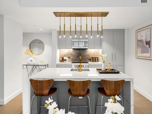 55 Lagrange St #1901, Boston, MA 02116