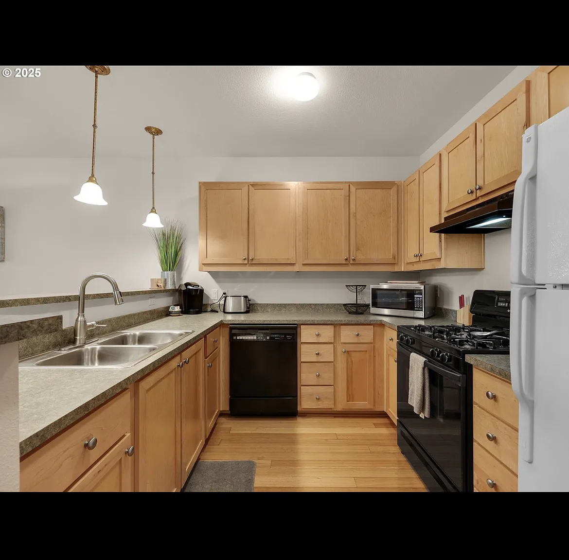 2 bed, 1135 sqft, $2,100 — Photo 4