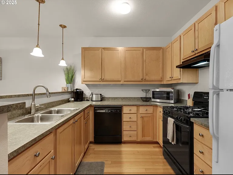 1108 S Holladay Dr #16 — Photo 4
