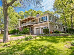 699 Lake Rd, Glen Ellyn, IL 60137