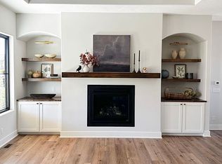 18321 Cheyenne Rd, Omaha, NE 68136