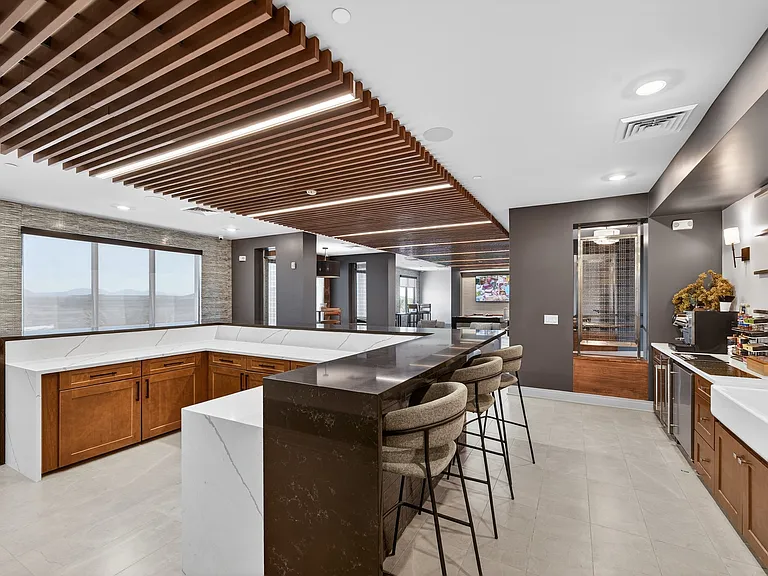 Refinery at Pointe17 — Photo 11