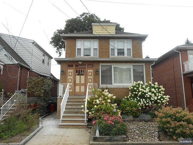 1st image of 722 Grove Ave #1