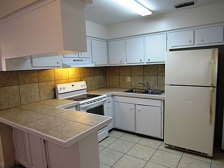 5th image of 2536 Hiawatha Ave