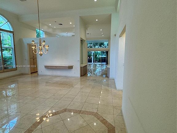 4th image of 2743 Pinehurst