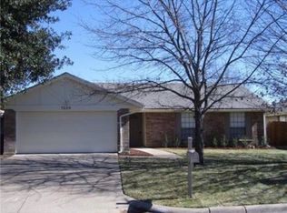 7059 S Meadow Dr E, Fort Worth, TX 76133
