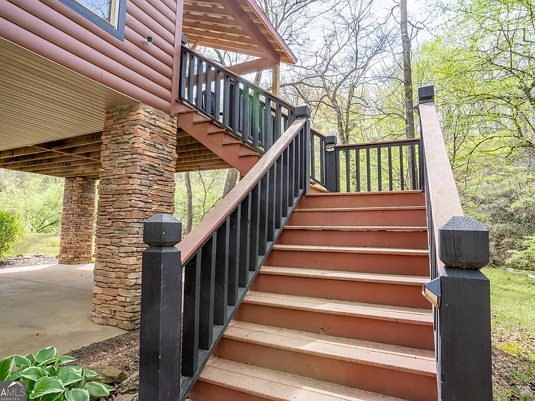 597 Meadow Brook Ln — Photo 16