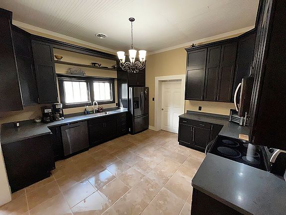 2nd image of 304 Magnolia Ave