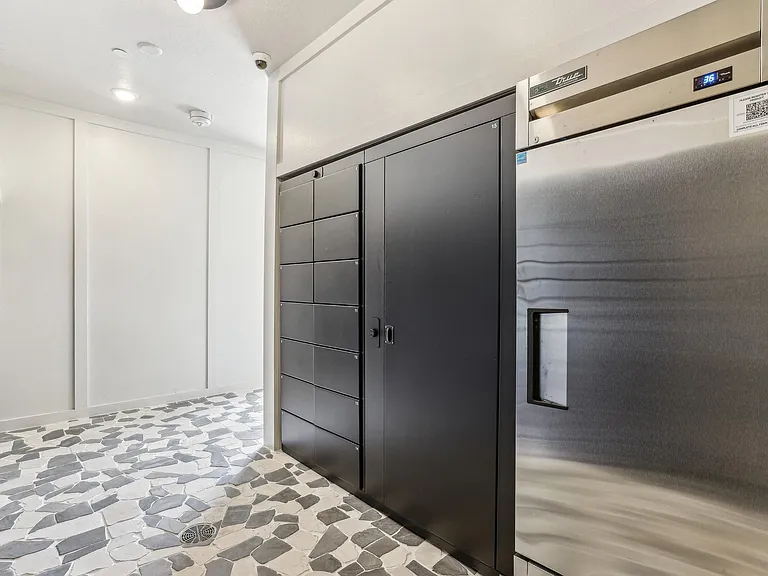 24/7 Secure Package Retrieval Lockers