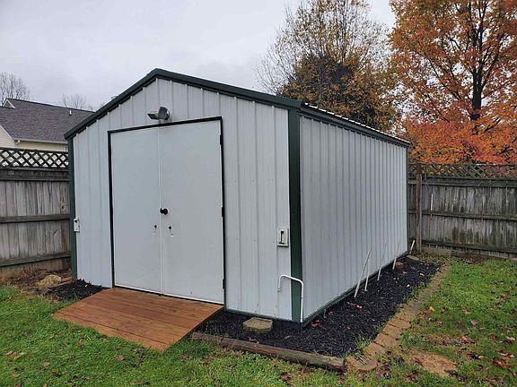 5th image of 815 E Wildflower Dr
