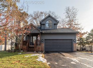 2526 Marchar Dr, Wolverine Lake, MI