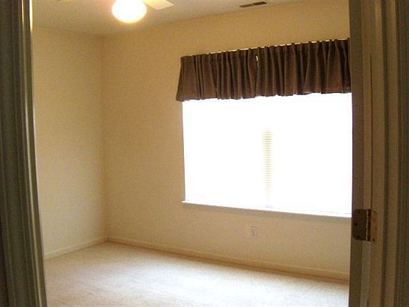 5th image of 5024 W Churchill Ct #5024