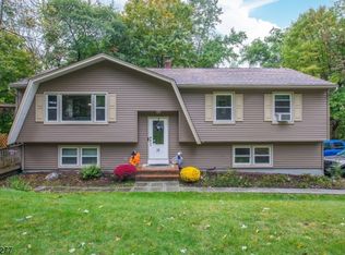 10 Yuma Ln, Ringwood, NJ 07456