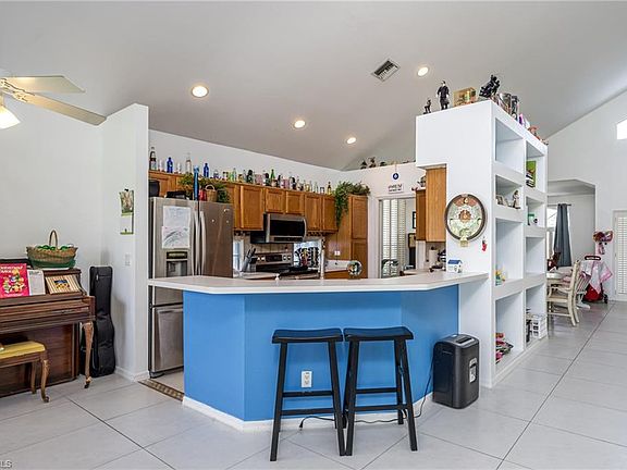 5th image of 9521 Cypress Dr N