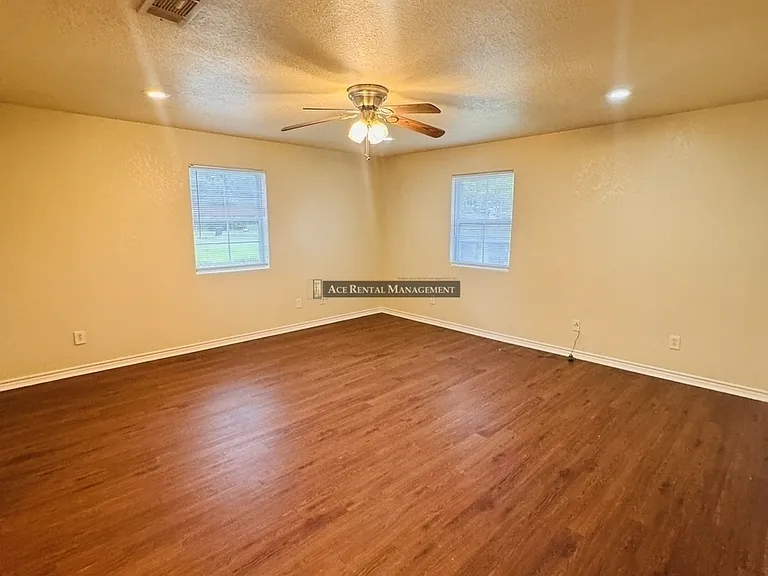 455 Holly St — Photo 3