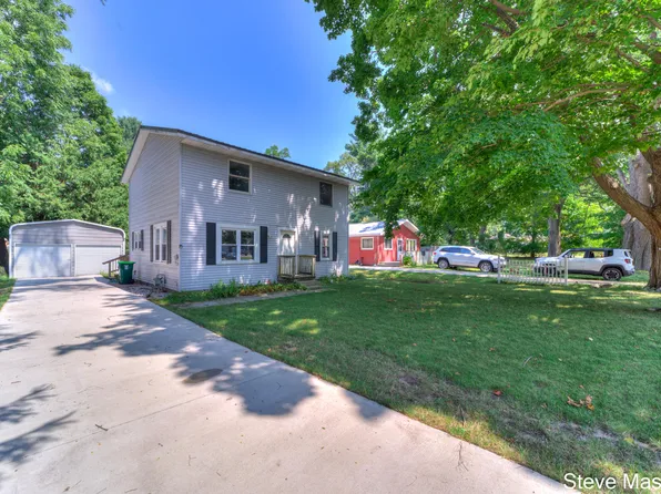 616 E Slocum St, Whitehall, MI 49461
