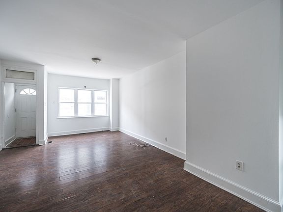 3rd image of 1535 S Hicks St